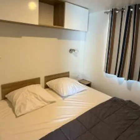 Mobil Confortable Pour 5 Personnes Avec Terrasse - Api-1-52-975